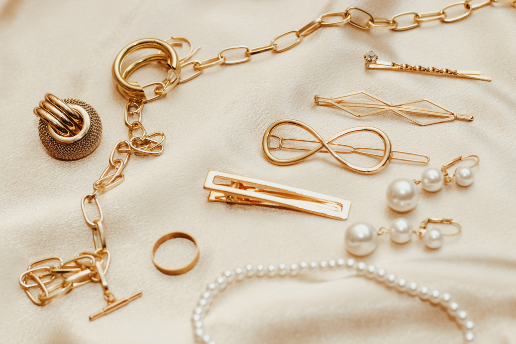 Women's jewelry, gold chain, trendy jewelry on a silk background
